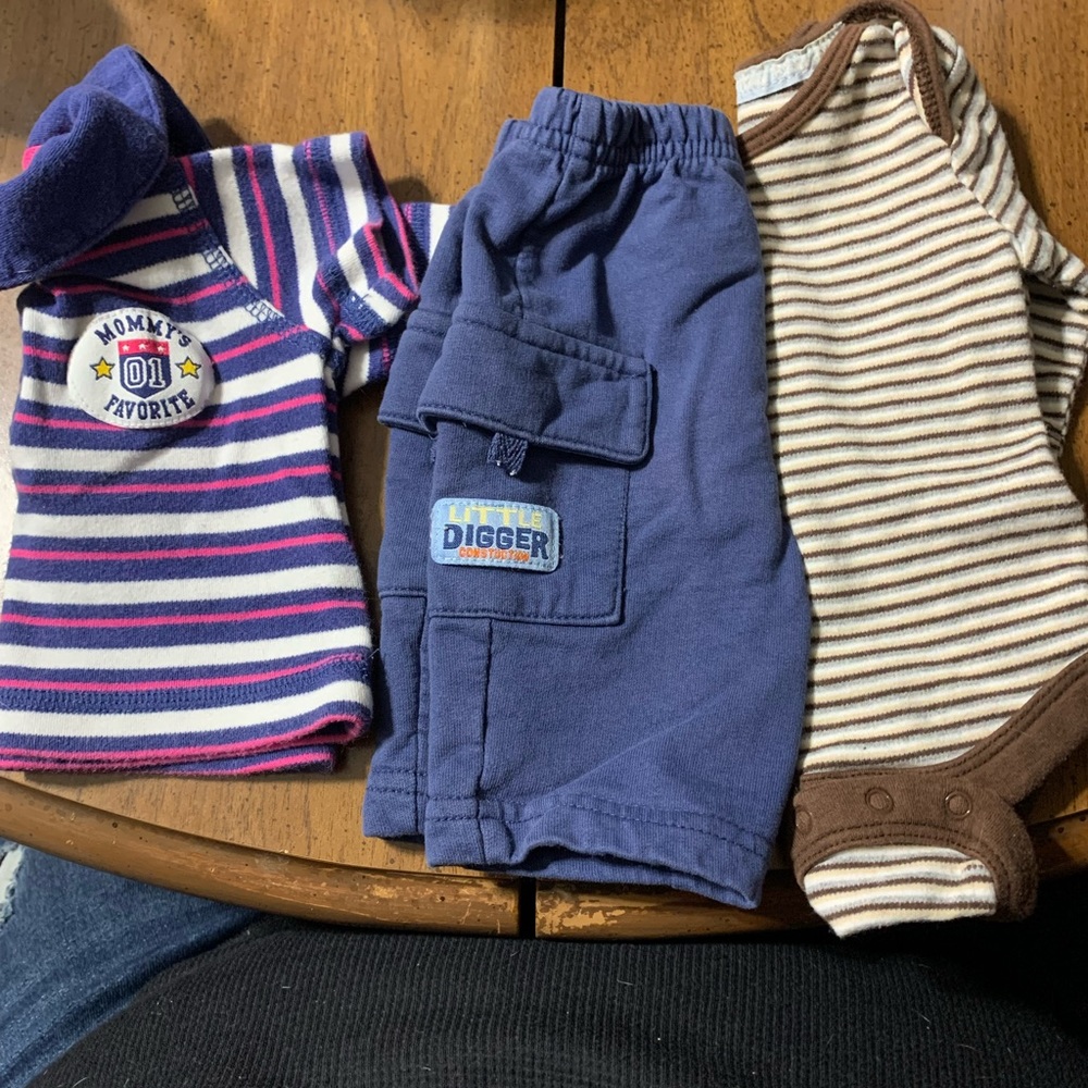 Newborn bundle 2 shirts and 1 pants